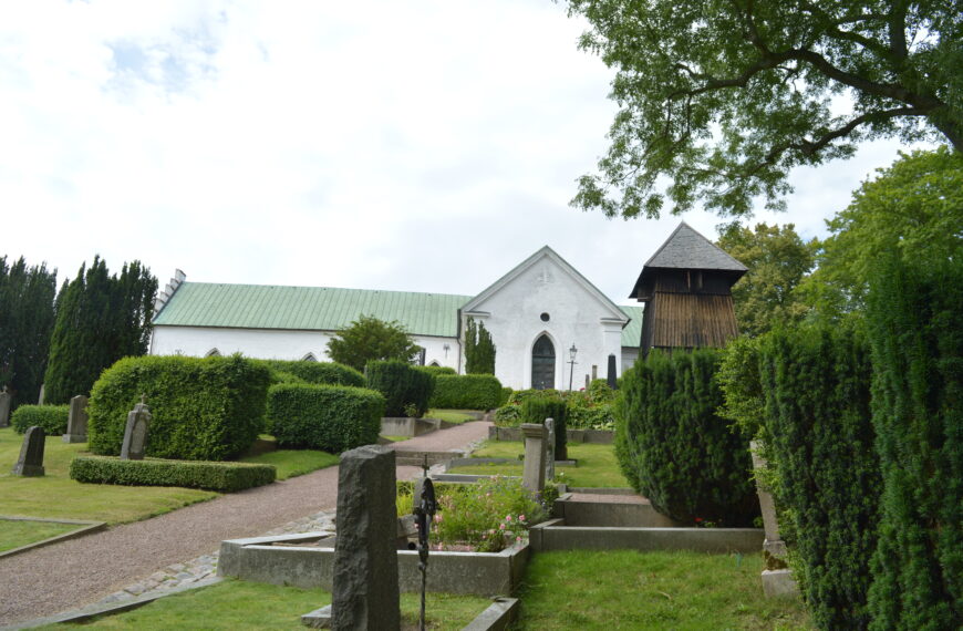 Raus kyrka